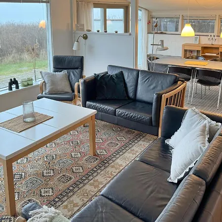 בית נופש Three-bedroom In *